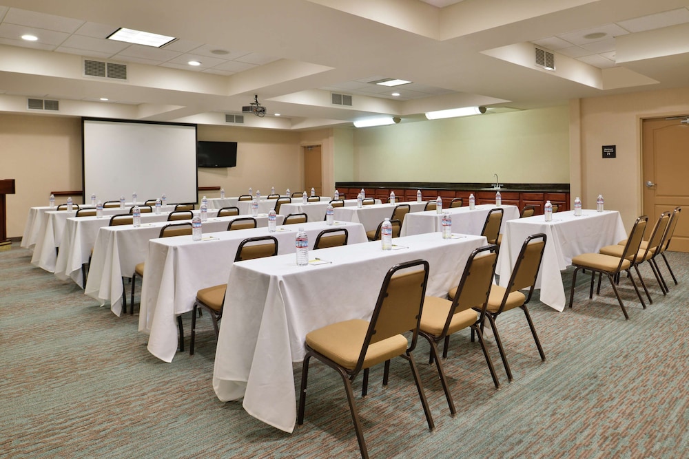 Hampton Inn & Suites Woodland Sacramento Area - photo 46
