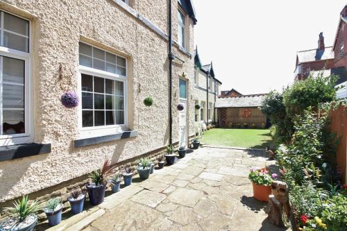 The Coach House Apartment — 4-Star Luxury Hotel in Lytham St Annes, United Kingdom