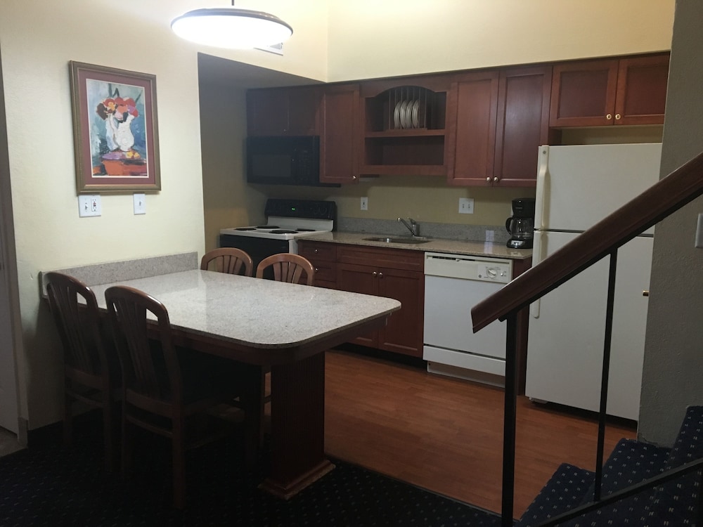 Affordable Suites of America Grand Rapids - photo 8