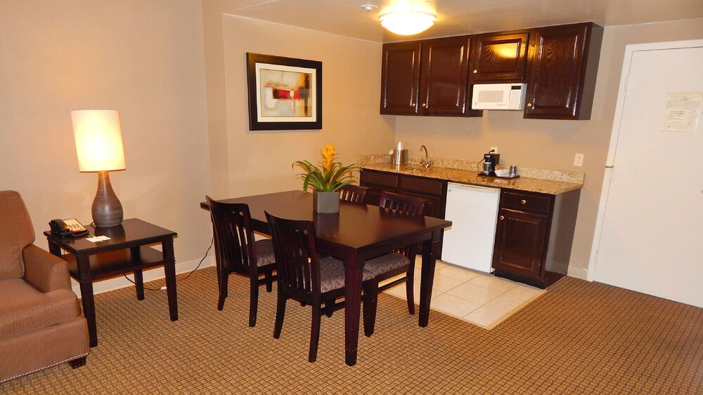 Holiday Inn Hotel & Suites Boston Peabody by IHG - photo 3
