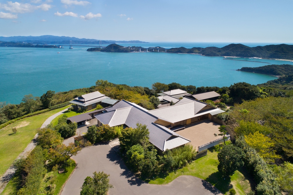 Hotel Ridge - carbon neutral hotel in Naruto