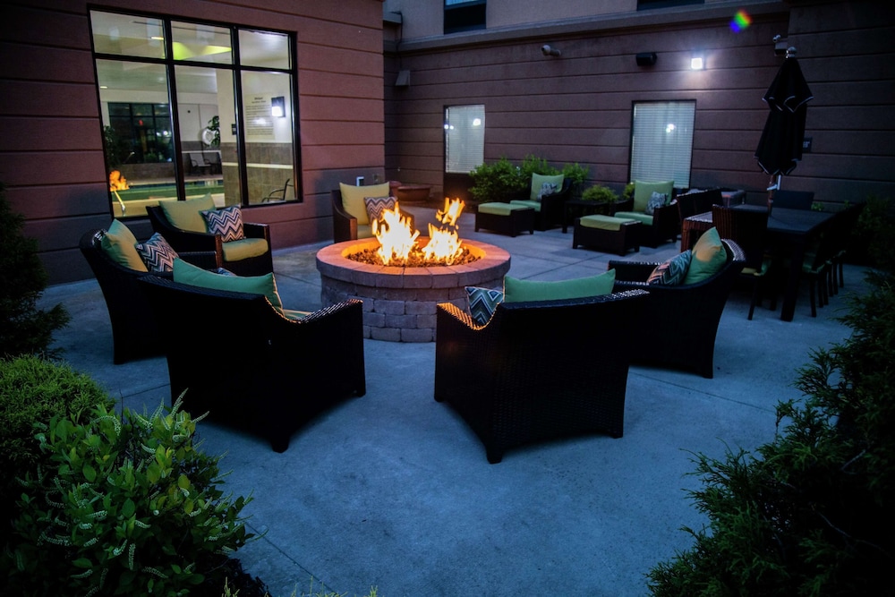 Hampton Inn & Suites Sharon - photo 88