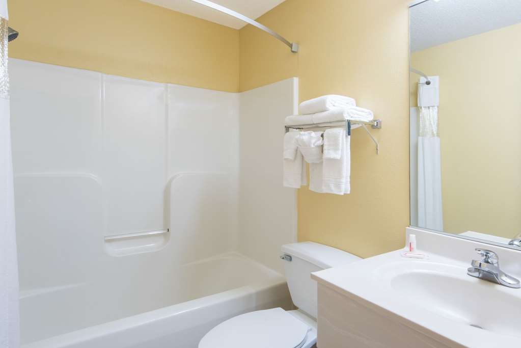 Super 8 by Wyndham Medina - photo 6