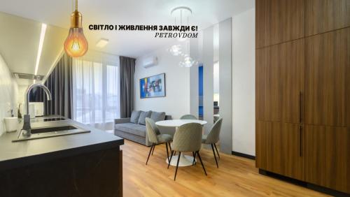 3 160 Yaroslaviv Grad Bulvarno Kudriavska 17 Kyiv centre Golden Gate metro nearby fantastic city view 15 kW backup power Petrovdom Apartment — 4-Star Luxury Hotel in Kyiv, Ukraine