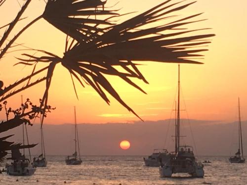 Casetta a Vulcano centralissima - last minute hotel in Unknown City