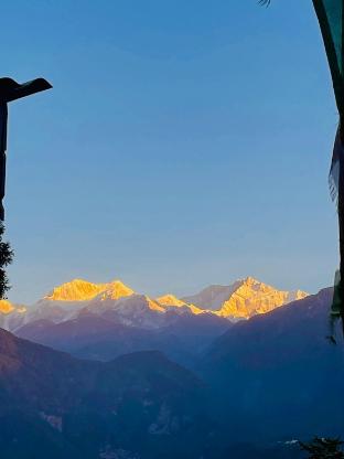 Wake in Himalayas - last minute hotel in Unknown City