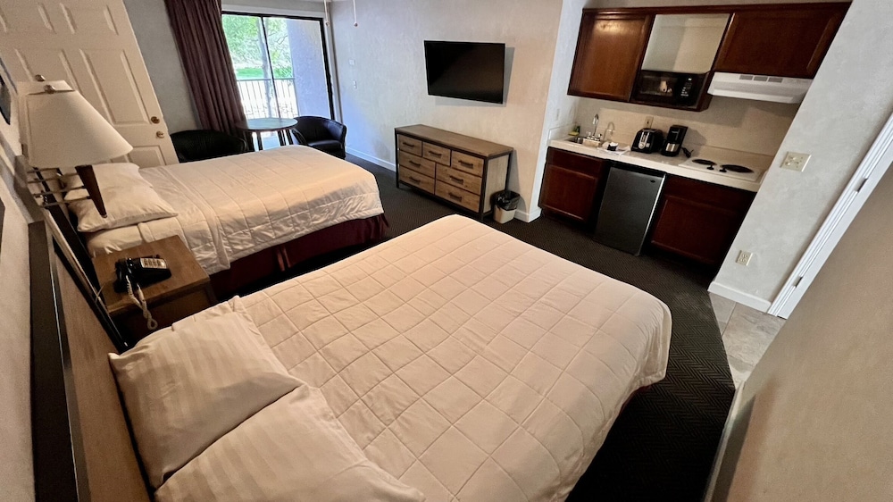 Yosemite View Lodge - photo 29