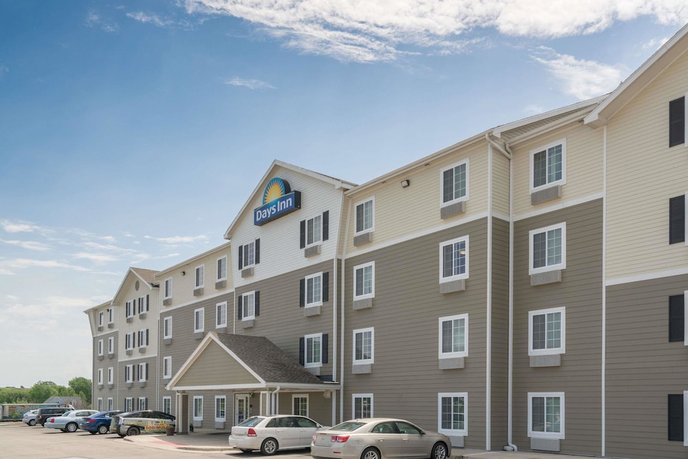 Days Inn & Suites by Wyndham Rochester Mayo Clinic South - featured photo