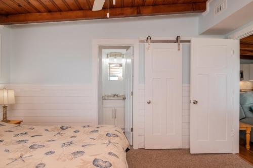 Chill'ax Inn by Oak Island Accommodations - photo 33