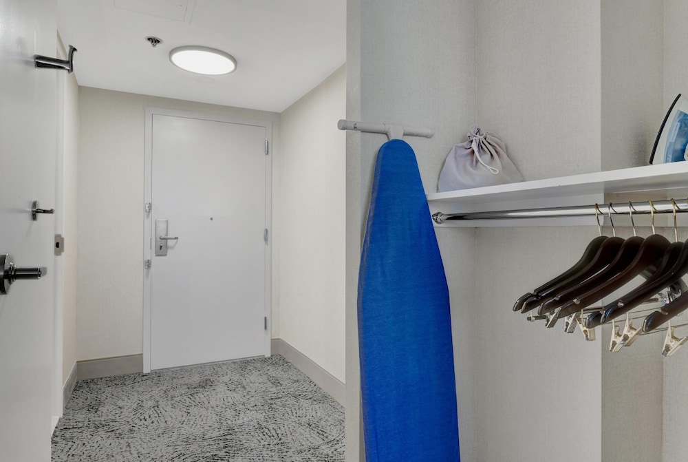 Hilton Arlington National Landing - photo 33