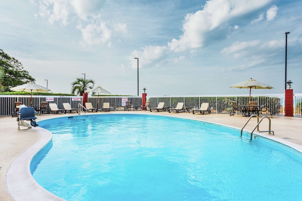 Hampton Inn Morehead City - photo 19