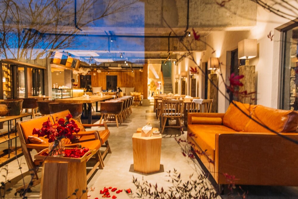 Yuan Shemura Ya Mei Ju in Yuanyang Chengguanzhen, People's Republic of China