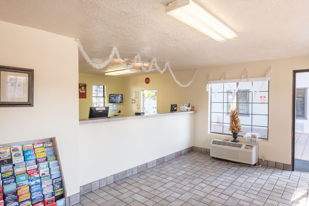 E Z 8 Motel Old Town - photo 3