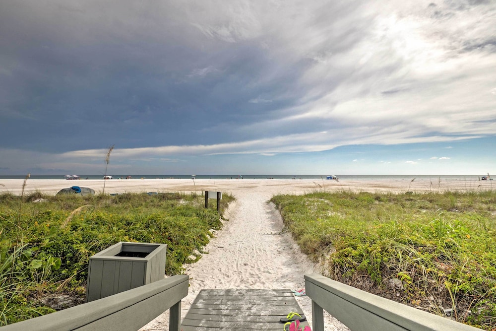 Beachfront Sarasota Resort Condo Siesta Key View - photo 7