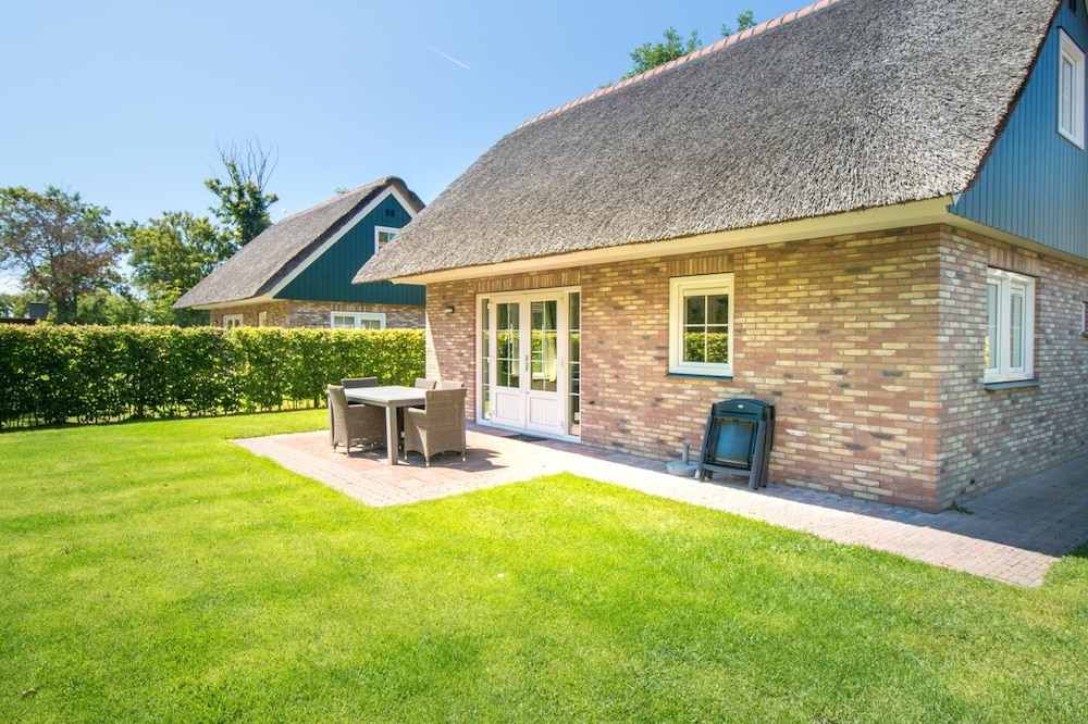 Holiday home for six guests — 4-Star Luxury Hotel in Schagen, Netherlands