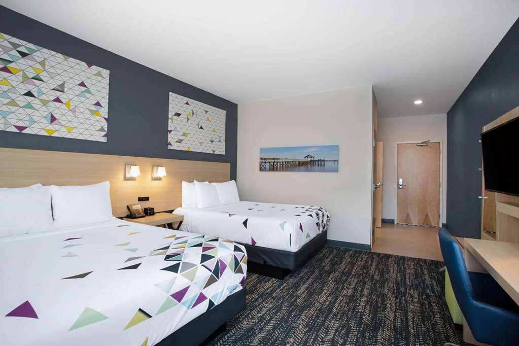 La Quinta Inn & Suites by Wyndham Manassas Va Dulles Airport - photo 21