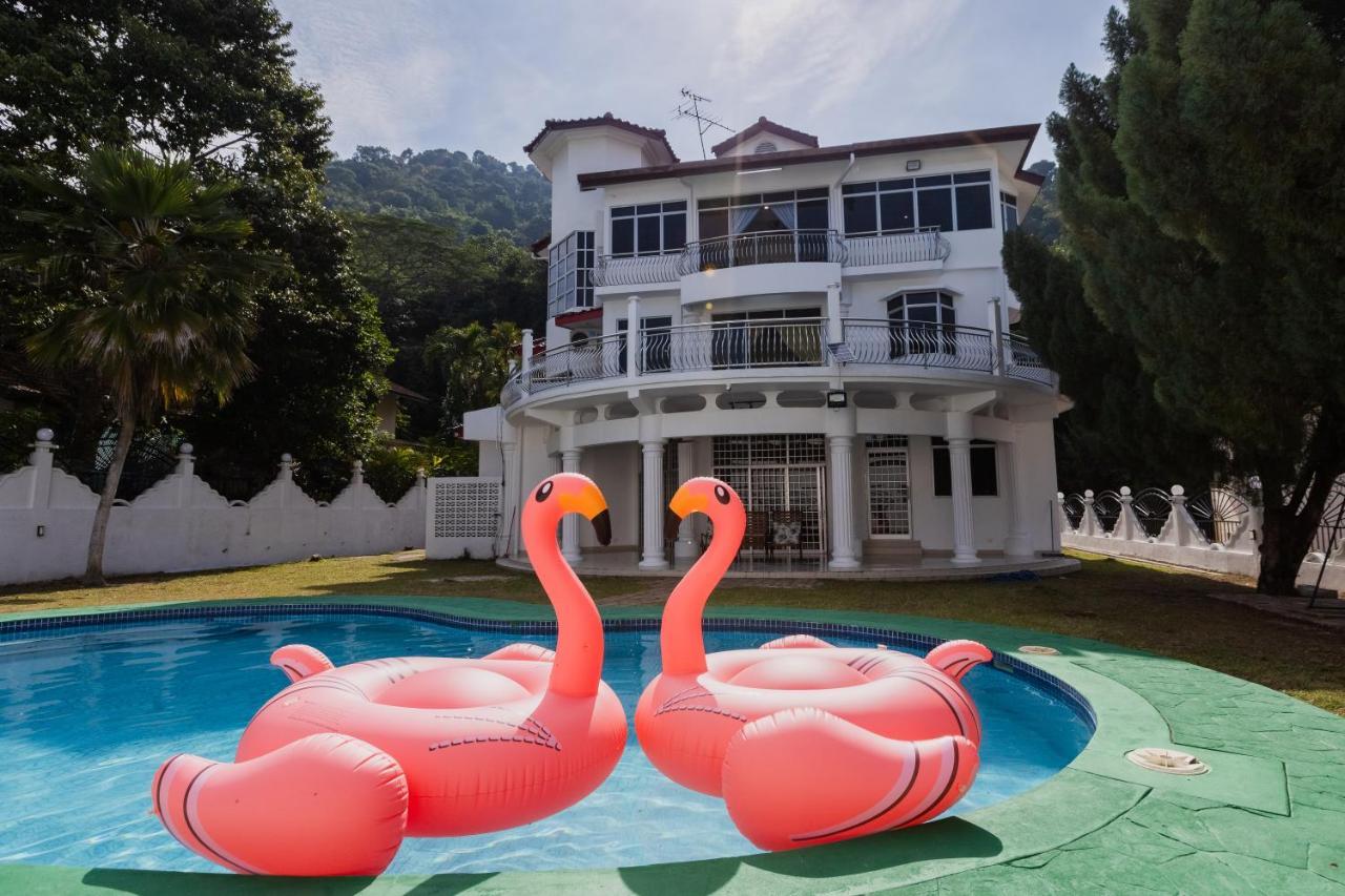 Villa55 w Private swimming pool BBQ Pool table 25pax — 4-Star Luxury Hotel in George Town, Malaysia