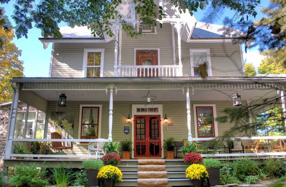 Au Clos Rolland Couette & Cafe in Sainte-Adele, Canada