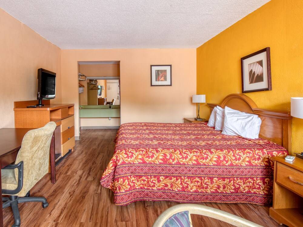 Knights Inn Forest Park - photo 19