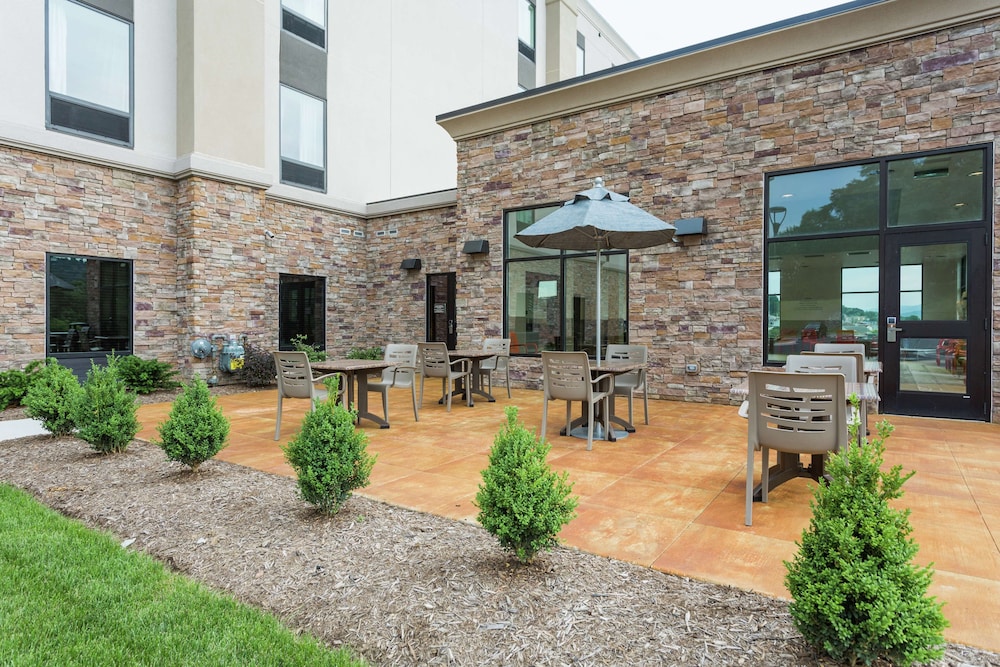 Hampton Inn Cumberland - photo 30