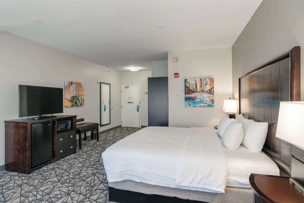 Hampton Inn Bloomington West - photo 13