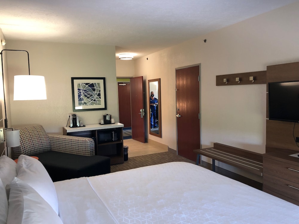 Holiday Inn Express & Suites Franklin KY by IHG - photo 14