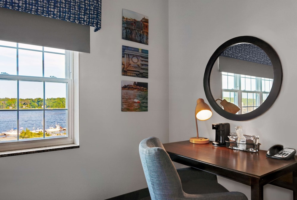 Hampton Inn Bath - photo 10