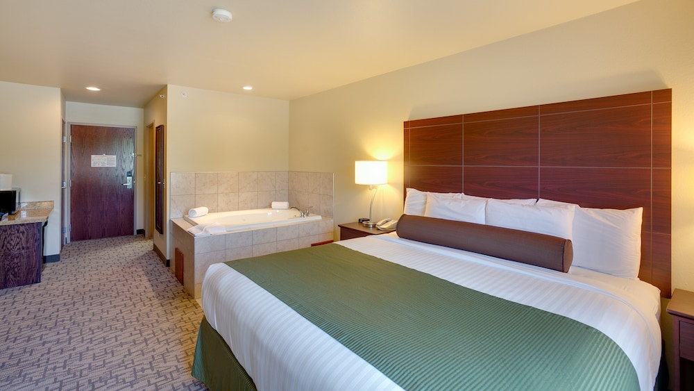 Cobblestone Inn & Suites Clintonville - photo 25