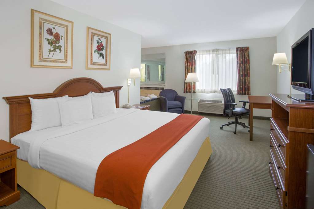 Baymont by Wyndham Freeport - photo 11