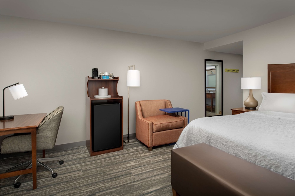Hampton Inn & Suites Holly Springs - photo 15