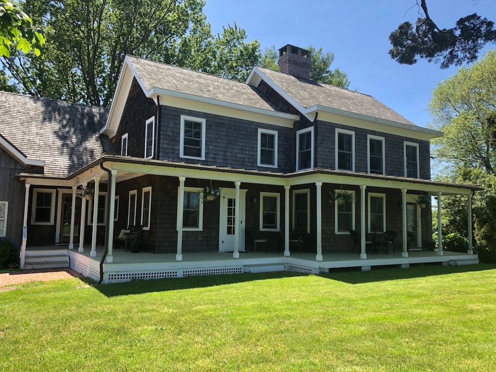 The Farmhouse Bed and Breakfast — 4-Star Luxury Hotel in Cutchogue, United States