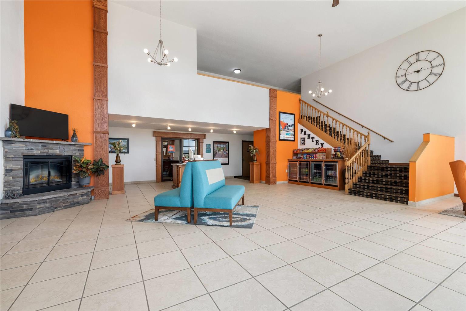 Howard Johnson Hotel & Suites by Wyndham Oacoma - photo 4