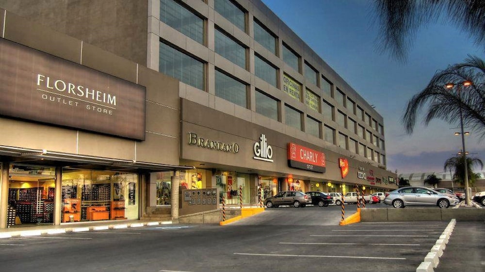 Hotel Glow Point Mulza in Leon De Los Aldama, Mexico