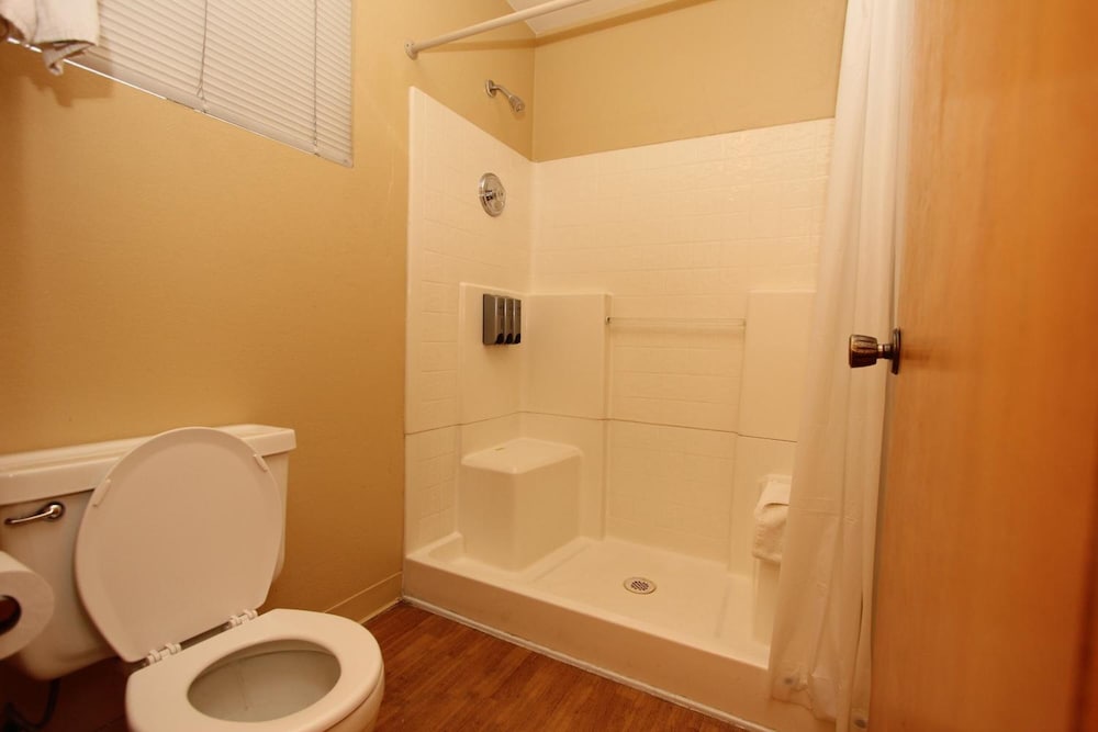 Oakhurst Lodge - photo 11