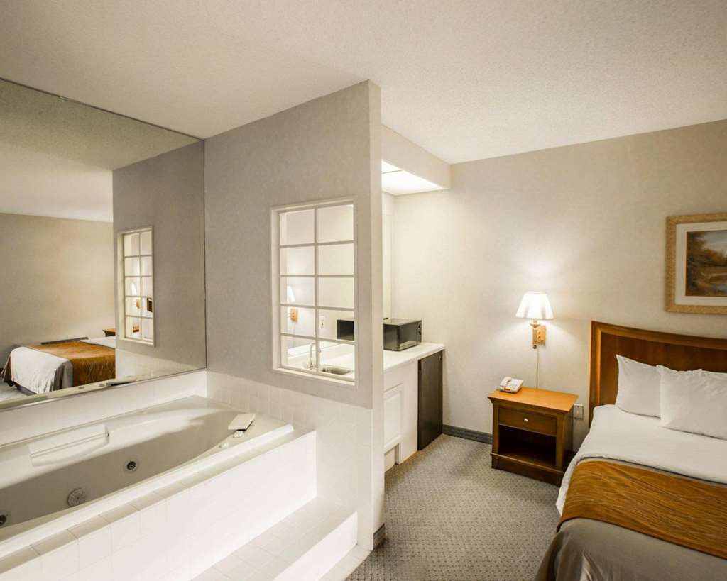 Rodeway Inn & Suites Cherokee On the River - photo 23