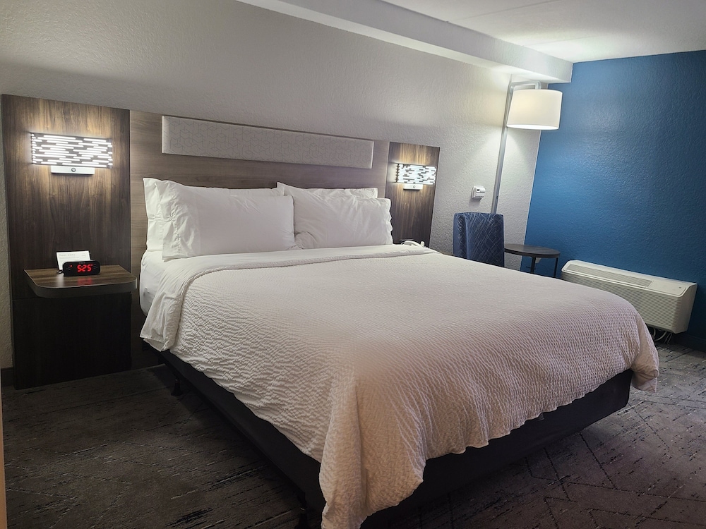 Holiday Inn Express & Suites Ft. Lauderdale N Exec Airport by IHG - photo 17