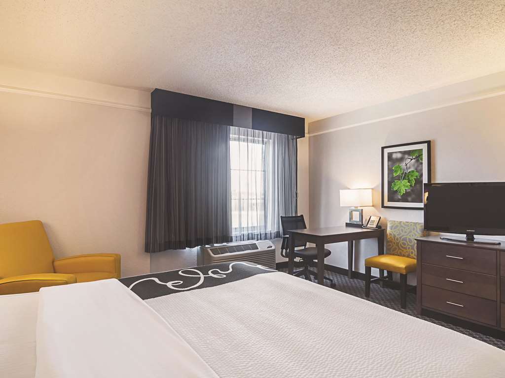La Quinta Inn & Suites by Wyndham Oklahoma City NW Expwy - photo 26