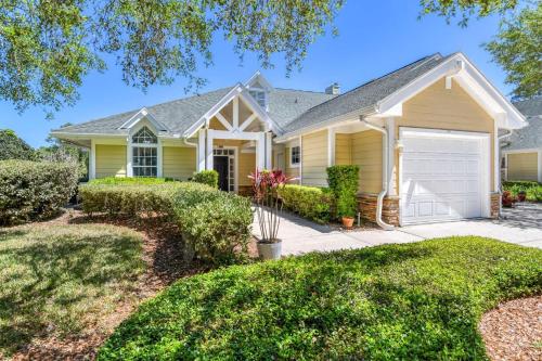 Luxury 4 BR BBQ waterview screened lanai wood floors 211 — 4-Star Luxury Hotel in Saint Augustine, United States