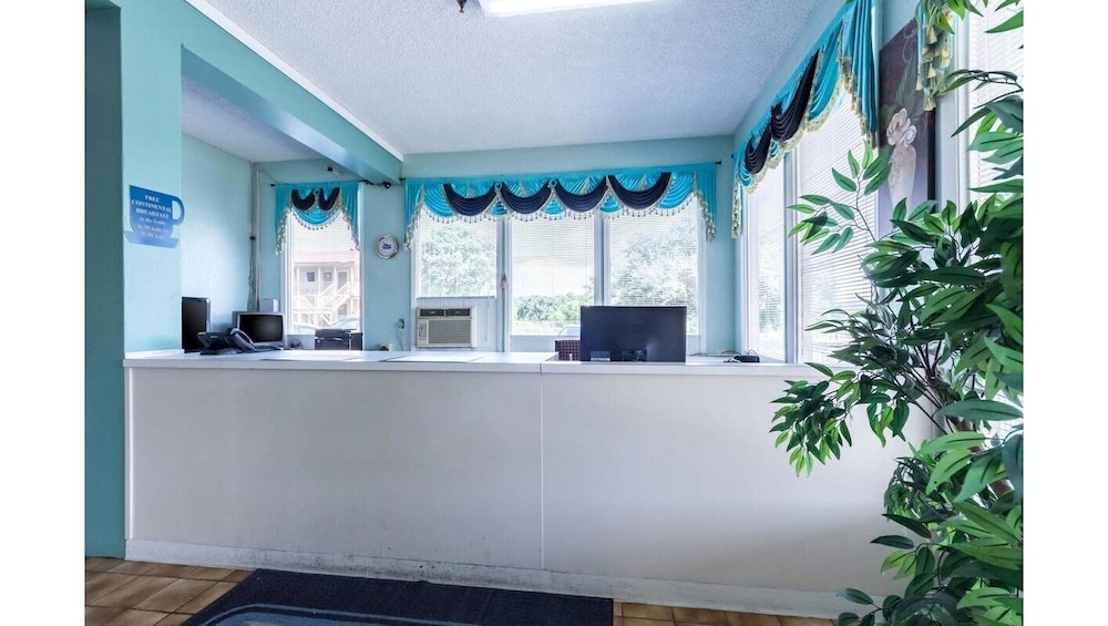 HillView Inn - photo 5