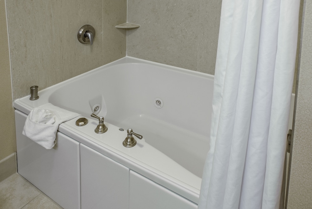 Hampton Inn & Suites Youngstown Canfield - photo 49
