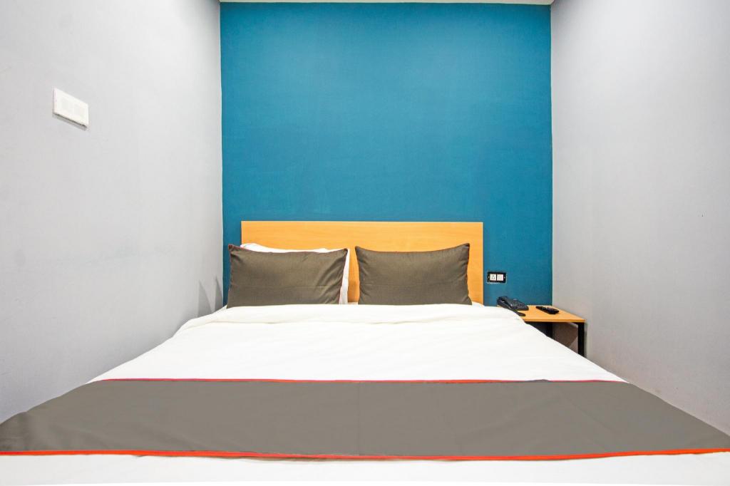 Collection O 50395 Hillside Magnum in Bhubaneshwar, India