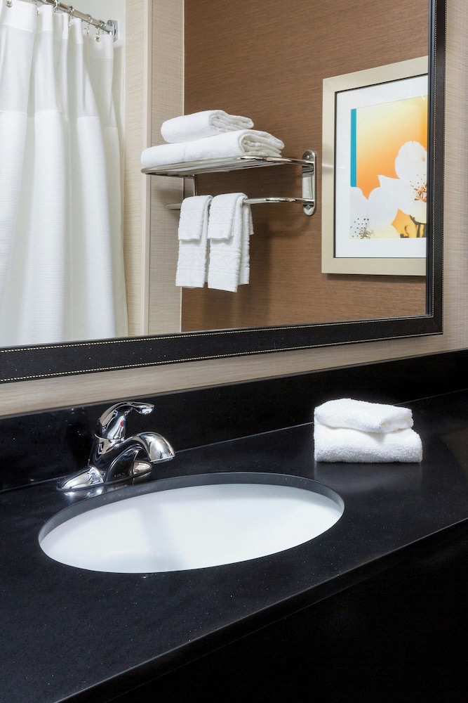 Fairfield Inn & Suites Lincoln - photo 9