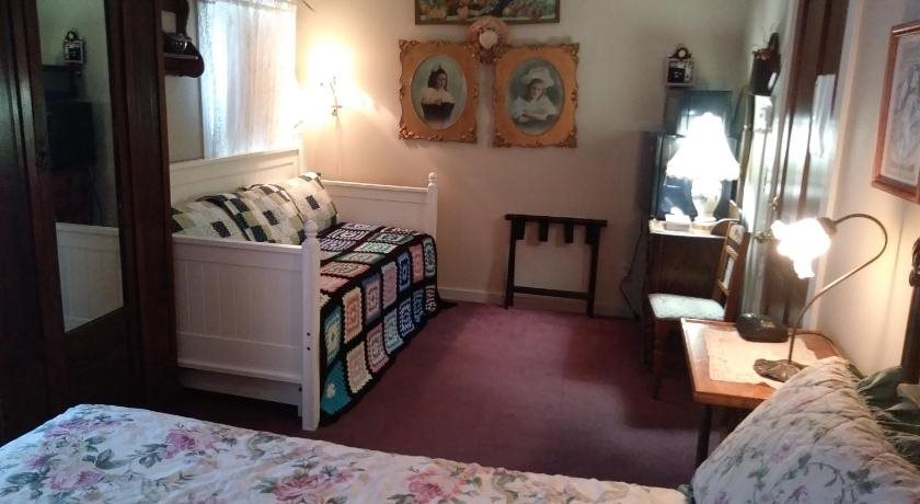 The Palm Hotel — hotel in Jamestown