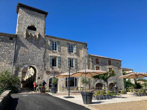 Vers Le Beau - carbon neutral hotel in Unknown City
