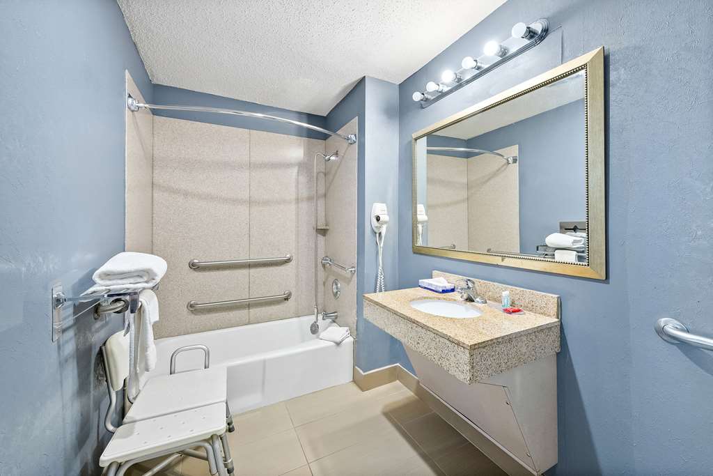 Quality Inn & Suites Fayetteville I 95 - photo 21