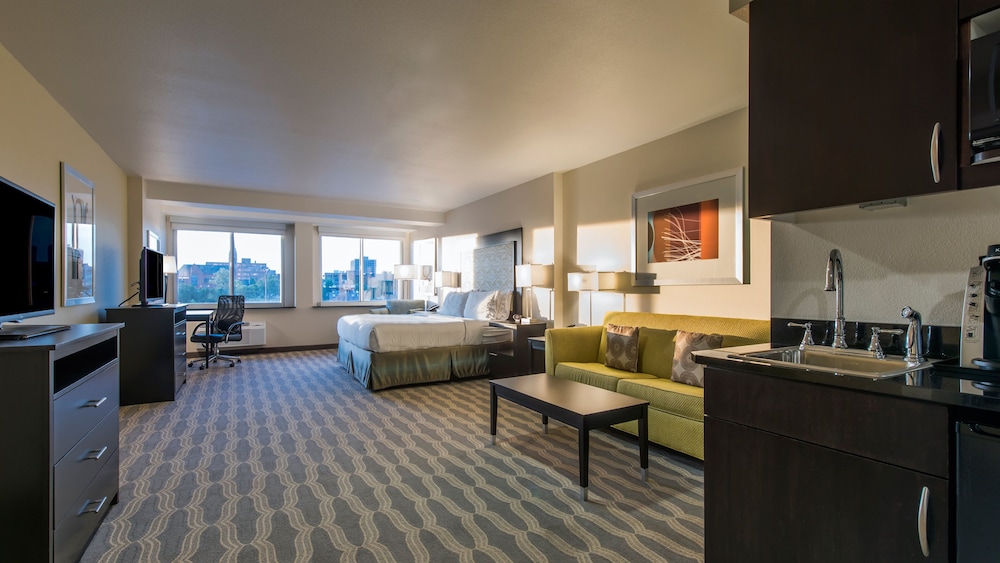 Holiday Inn Express & Suites Colorado Springs Central by IHG - photo 94