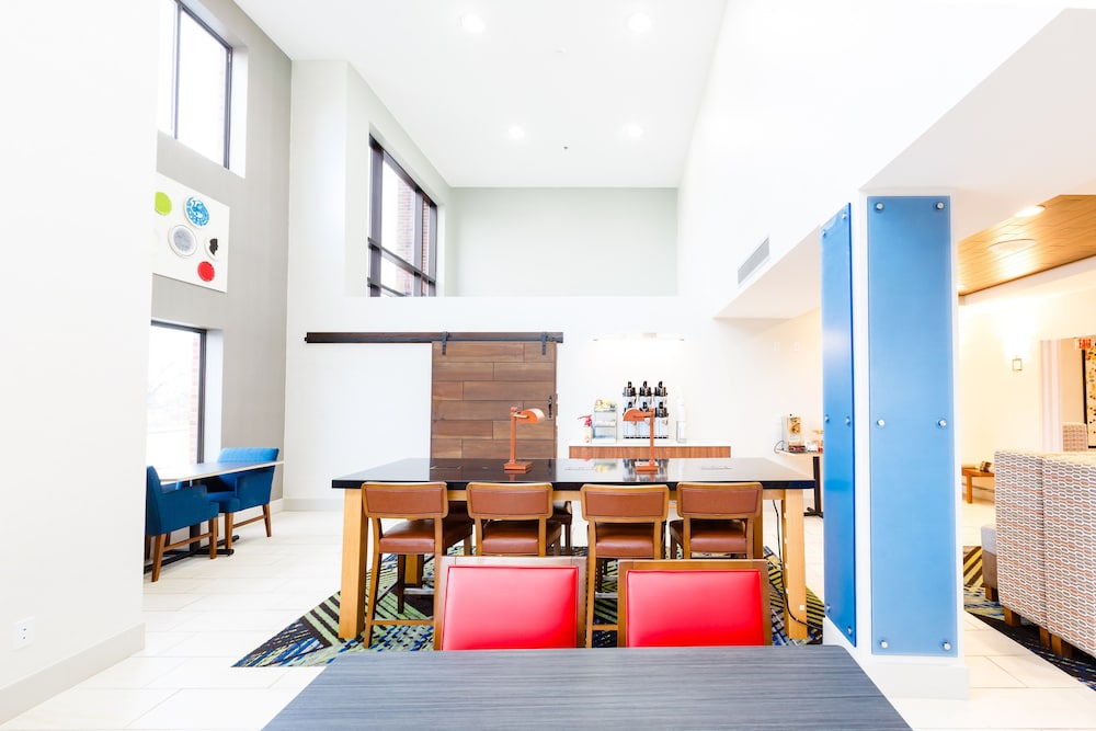 Holiday Inn Express & Suites Shelbyville by IHG - photo 11