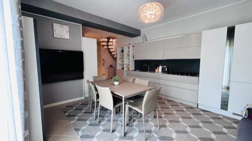 Lakeview Verdi Apartment — 4-Star Luxury Hotel in Peschiera Del Garda, Italy