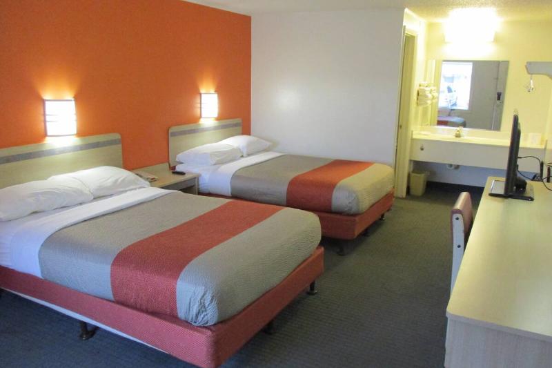 Travelodge by Wyndham Lansing - photo 8