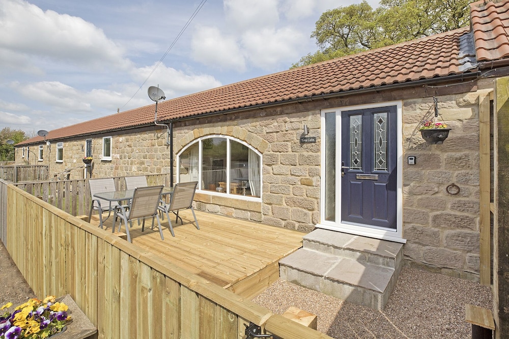 Tom's Cabin — 4-Star Luxury Hotel in Knaresborough, United Kingdom